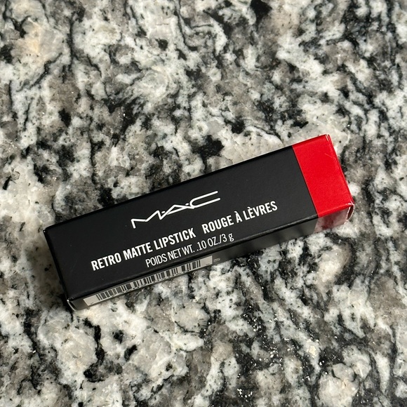 Retro Matte Lipstick ‘Ruby Woo’ Red #707 - Picture 4 of 4